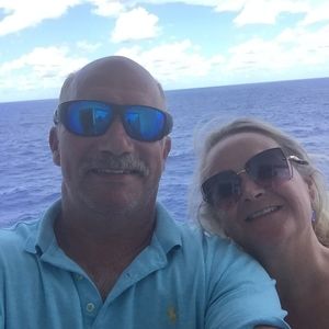 Meet your Posher, Lois